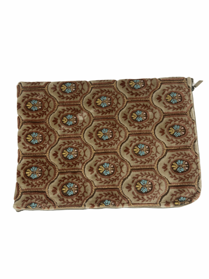 Sleek Laptop Case – Protective, Lightweight & Stylish