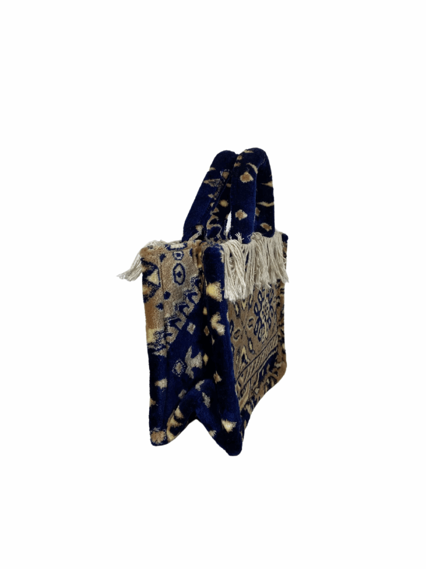 One-of-a-Kind Rug Fabric Handbag – Handmade & Unique - Image 3