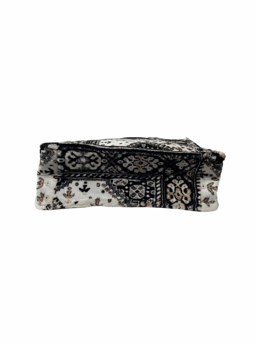 Modern Carpet Handbag – Elegant, Bold & Handcrafted - Image 3